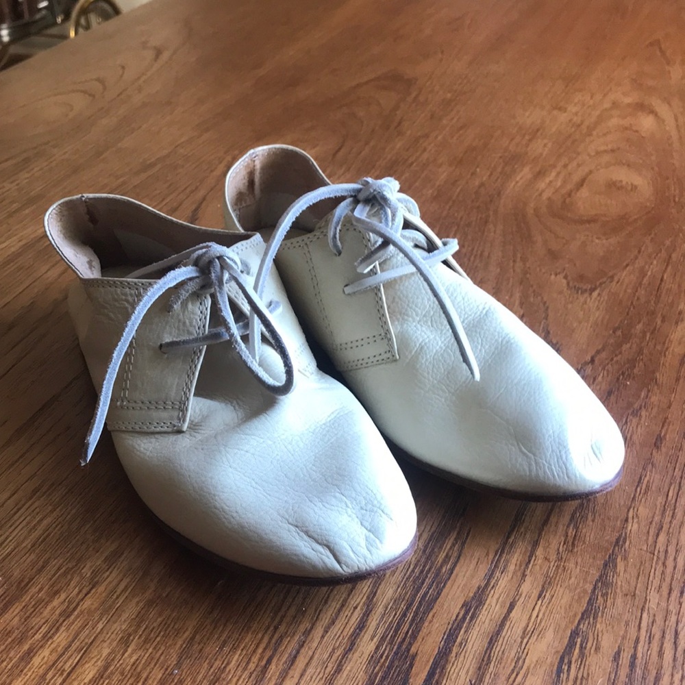 Frye womens cream colored leather flat. Never worn. Soft leather.